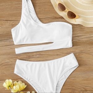 One Shoulder bikini with cut out